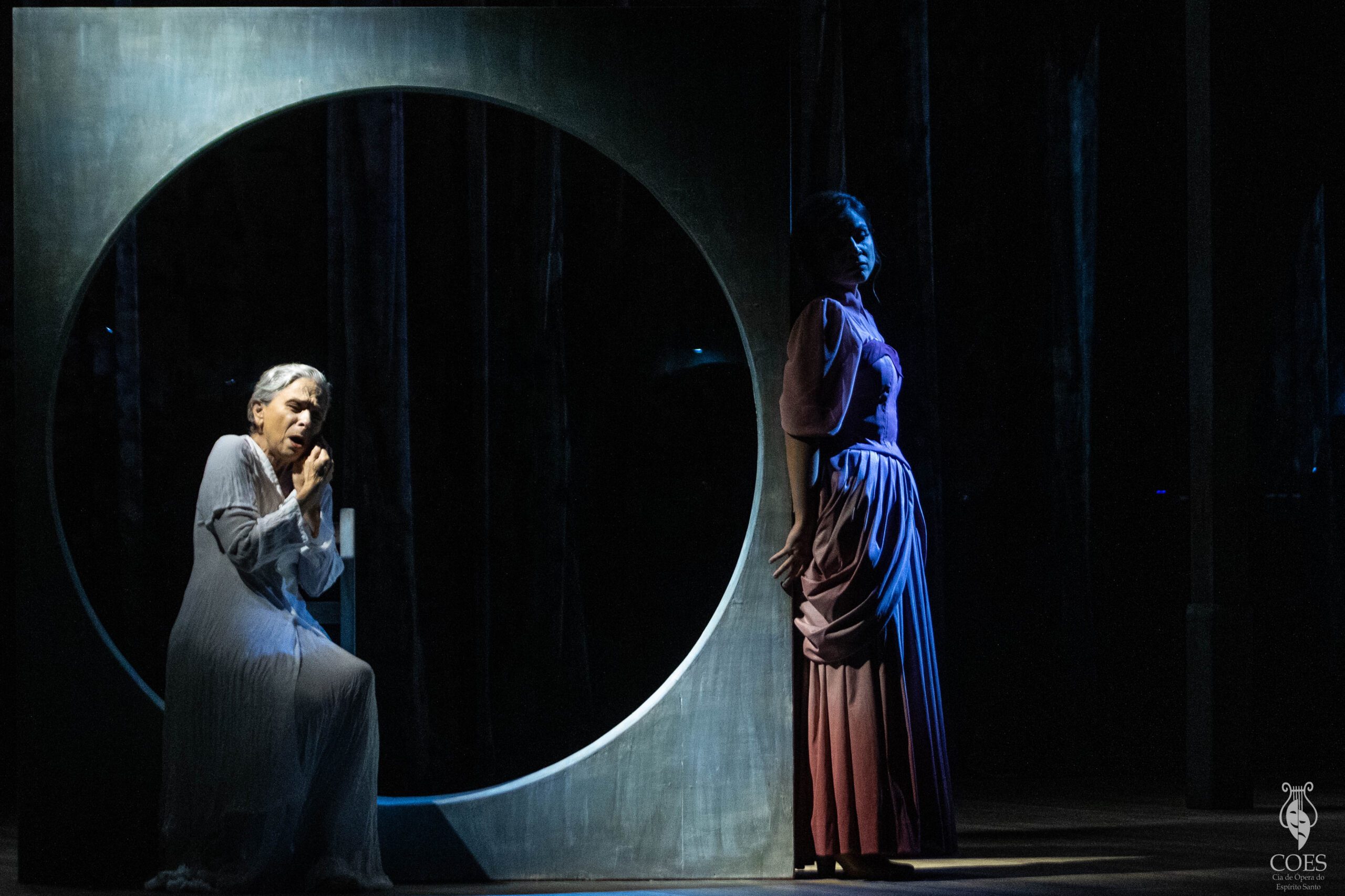 Ópera Contos de Júlia, de Marcus Siqueira, com Eliane Coelho e Isabela Luchi
