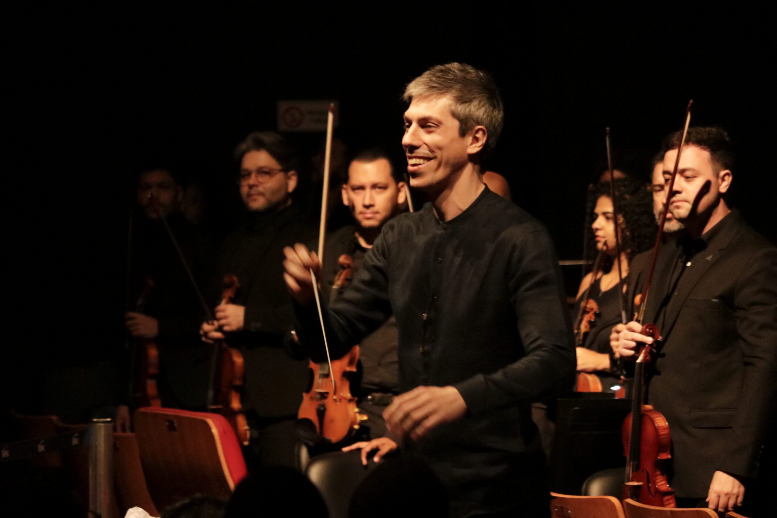 Maestro Gabriel Rhein-Schirato e Orquestra Sinfônica do Estado do Espírito Santo