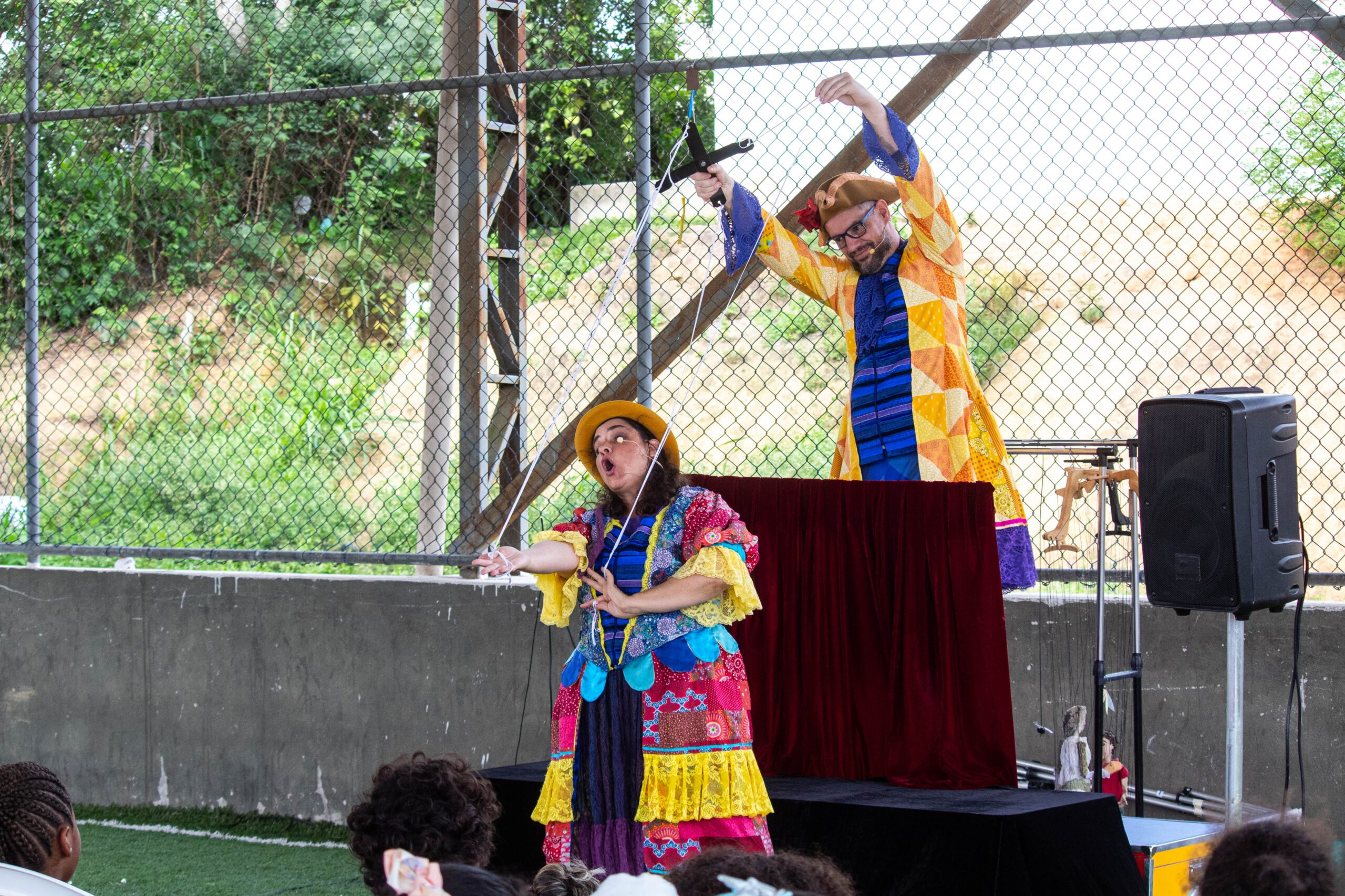 Apresentação da Série Ópera nos Bairros, com o espetáculo Rossini por um fio, no Quilombo Graúna, em Itapemirim