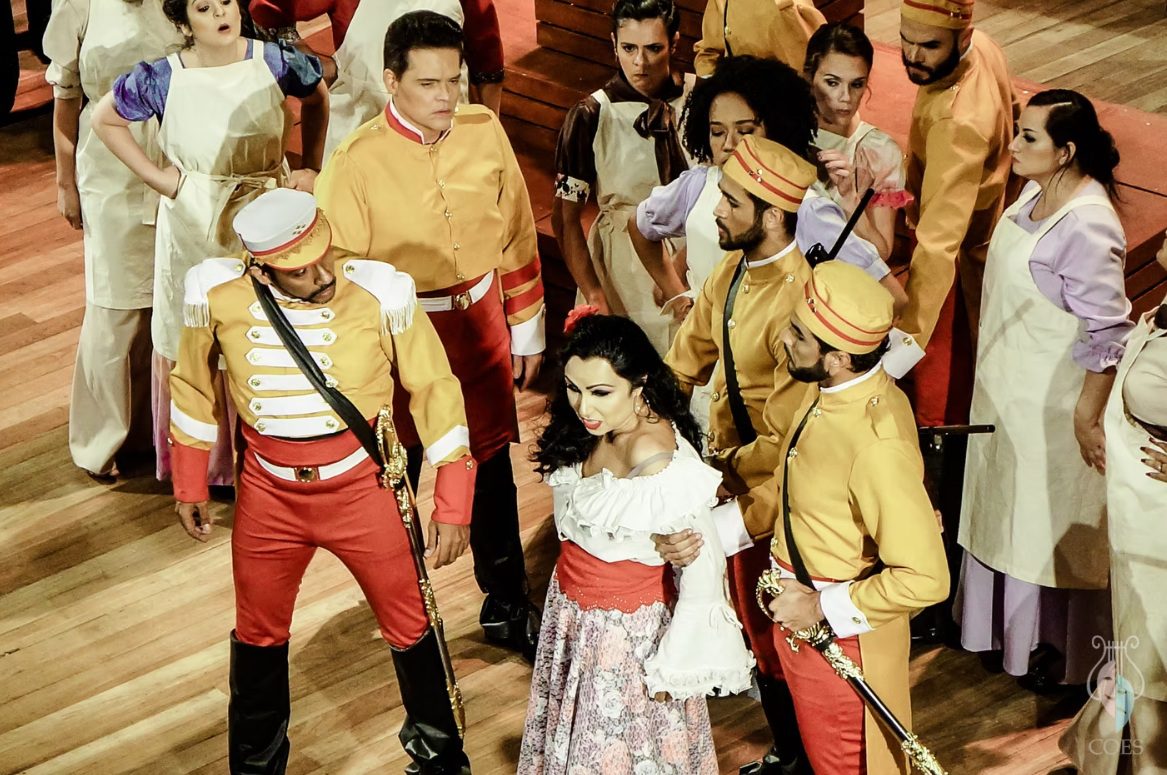 Ópera Carmen, ballet e coro Cia de Ópera do ES, Fernando Portari e Luciana Bueno