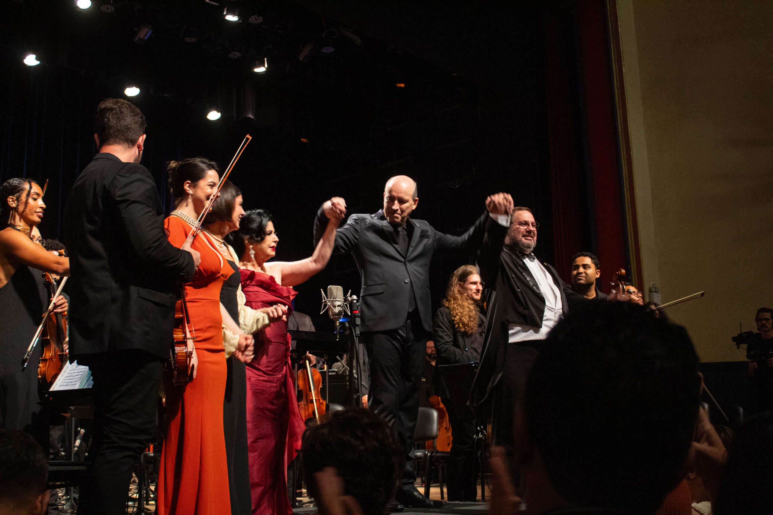 Concerto de Encerramento com Orquestra Sinfônica do ES, Débora Neves, Marcela Vidra, Natércia Lopes, Helder Trefzger e Giovanni Marquezeli.