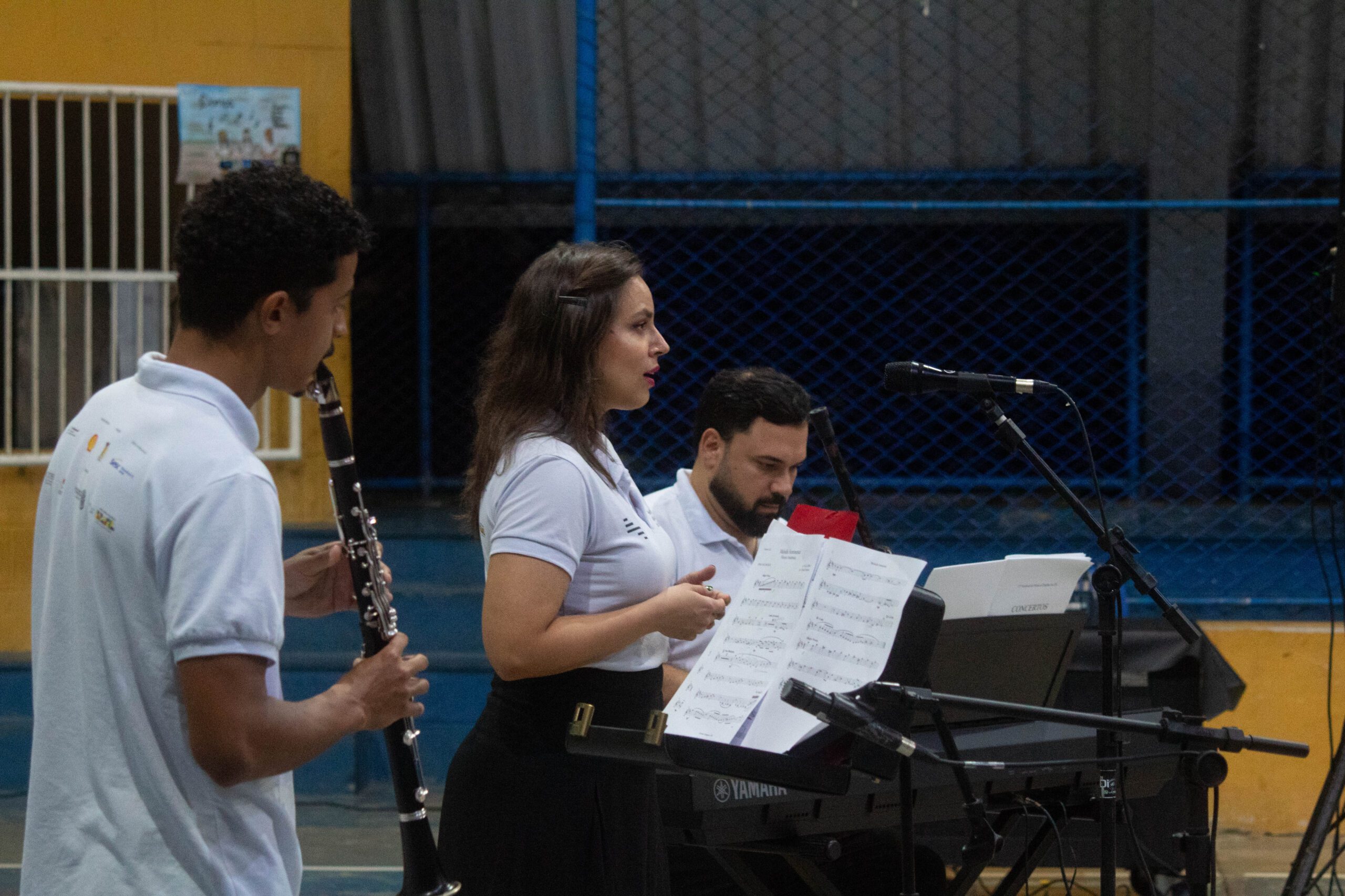 Rafael Cláudio, Isabella Luchi e Cláudio Thompson, na Série Concertos Itinerantes, com apresentação do trio Águas Claras, em Aracruz