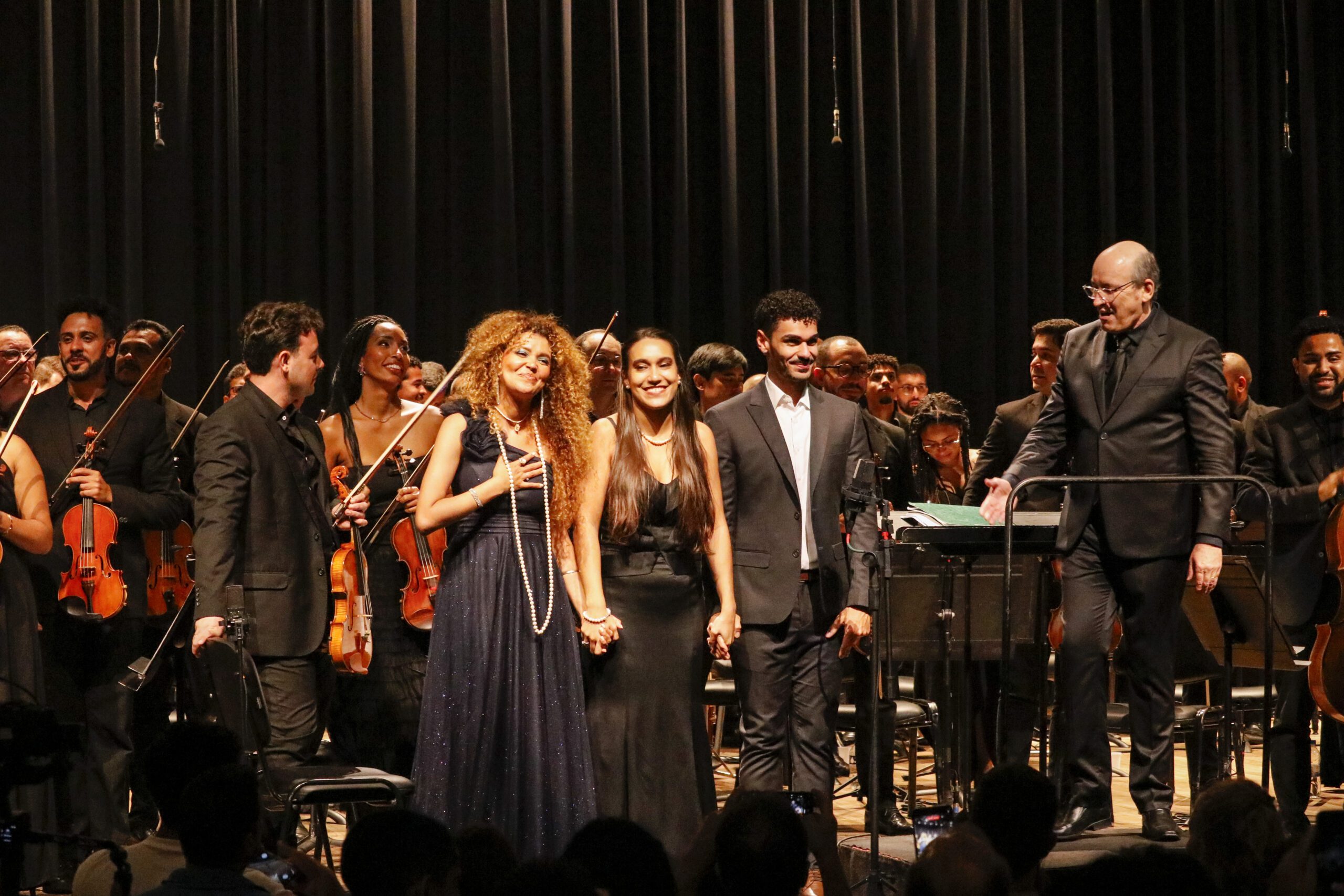 Concerto de Encerramento com a Orquestra Sinfônica do ES, Tathi Reis, Vanessa de Melo, Robert William e Helder Trefzger